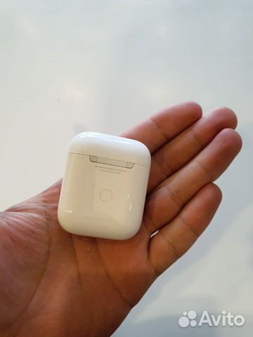 AirPods 2 с беспроводной зарядкой кейса