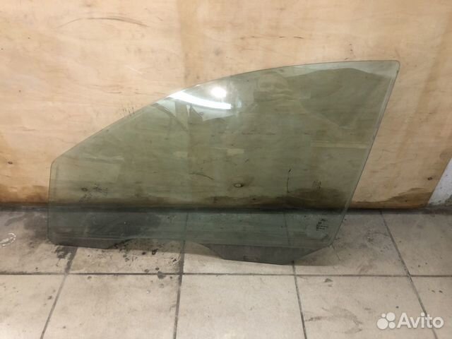 Форд фокус 1. Стекло передней левой двери