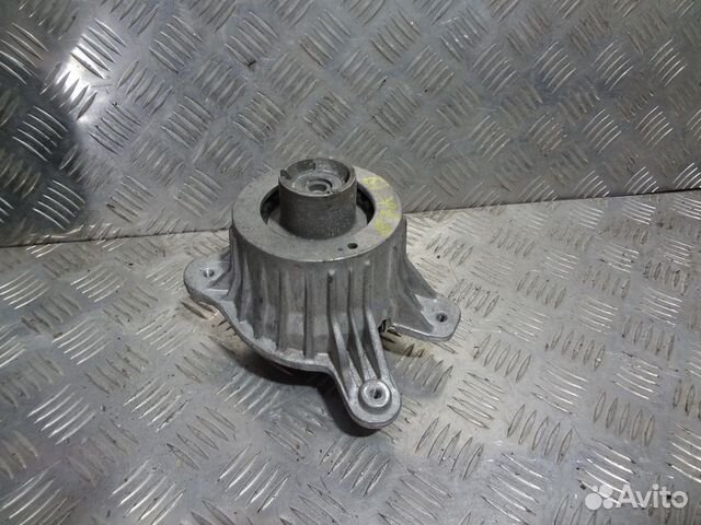 Опора подушка двигателя правая Мерседес 205