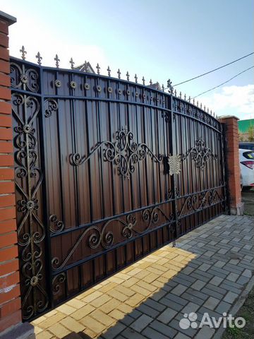 Ворота с элементами ковки