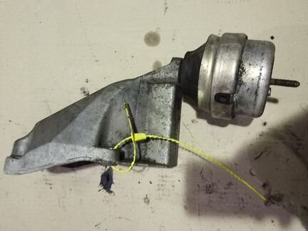 Опора двигателя Volkswagen Passat 5 GP AJM 1.9TDI