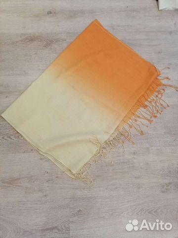 Платки и шапки. За все 250