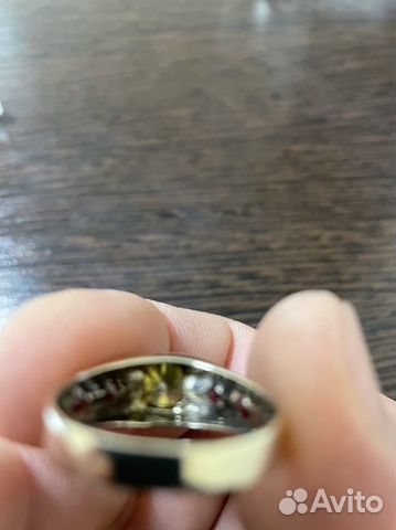Золотое кольцо с бриллиантом и рубинами