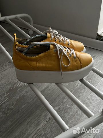 Винтажные кроссовки на платформе в стиле 90-х