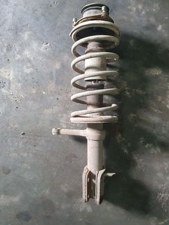 Передняя правая стойка на ваз 2109-2115