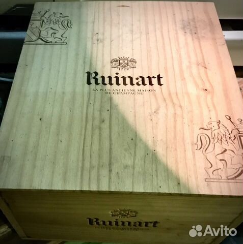 Пустая коробка из под шампанского