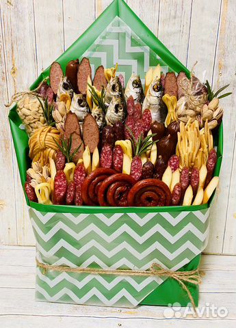 Мужской букет из колбас и сыра