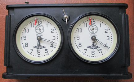 Шахматные часы Янтарь карболит СССР 1966 год