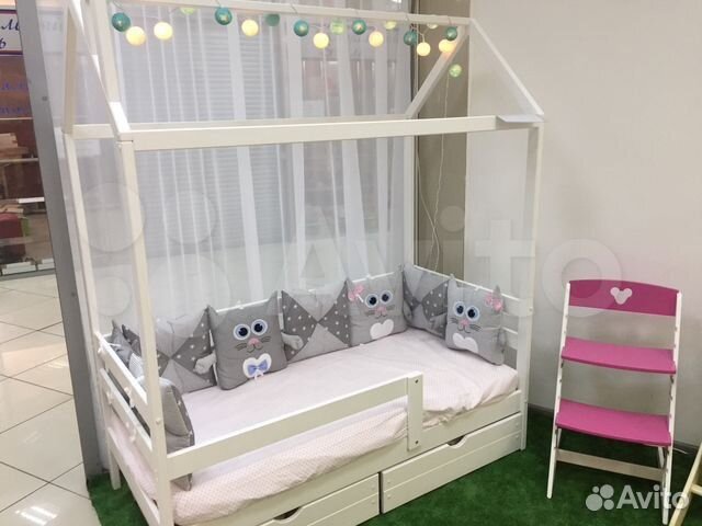 Кровать домик из массива