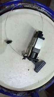 Привод лючка топливного бака hyundai santa fe 2 cm