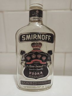 Бутылка пустая коллекционная от водки Smirnoff