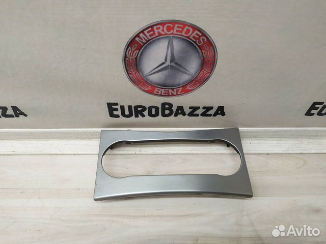 Накладка центральной консоли Mercedes W204