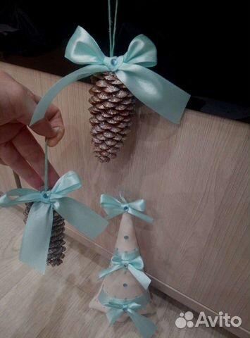 Шишки, новогодние украшения