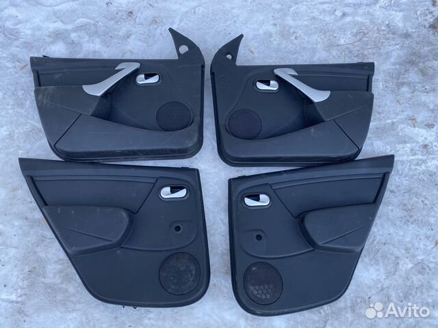 Renault Sandero Обшивка двери задней