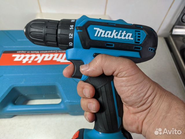 Шуруповерт makita 18v с набором бит