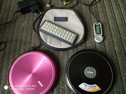 Портативный аудиоплеер CD MP3 с коллекцией дисков