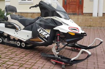 Решётка правая капота Lynx 517304141