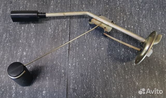 Датчик уровня топлива 2104 2102 новый