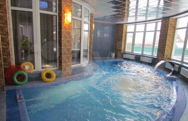 Коттедж 840 м² на участке 30 сот.