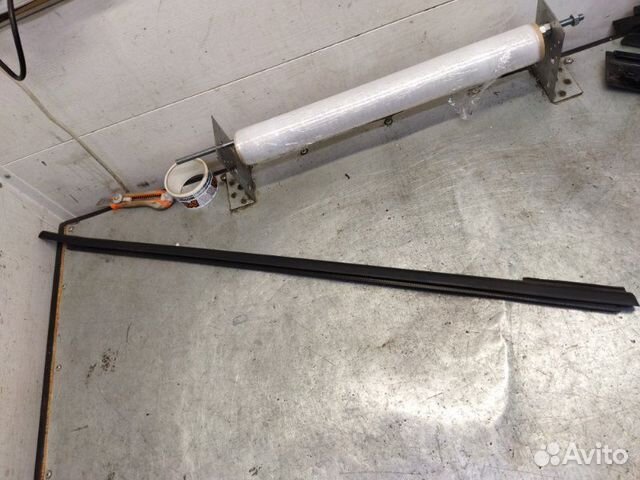 Накладка стекла передняя правая Ford Focus 3