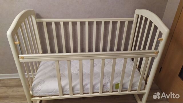 Кроватка из массива дерева