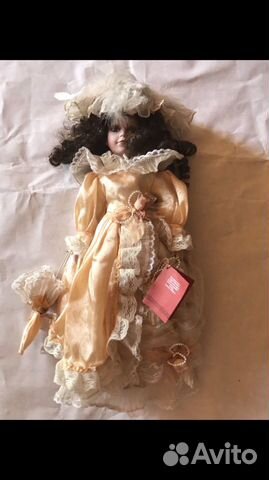 Кукла фарфоровая
