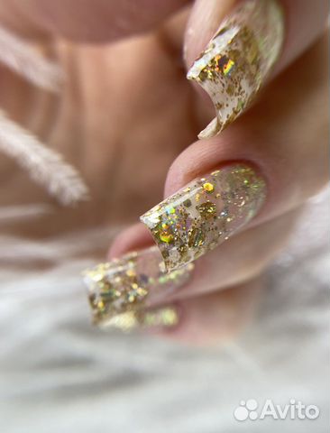 Модель на маникюр