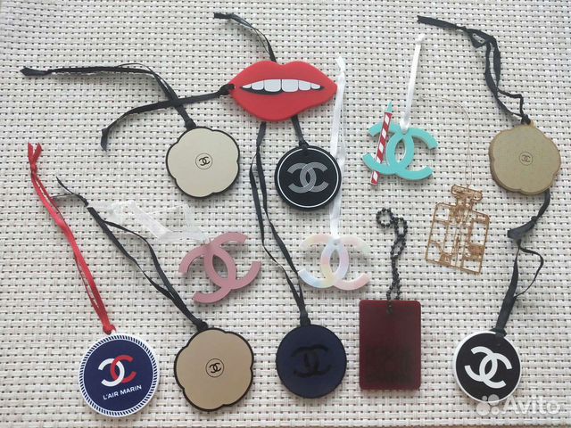 Шанель подвеска шармы лого