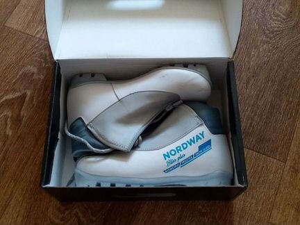 Ботинки лыжные женские