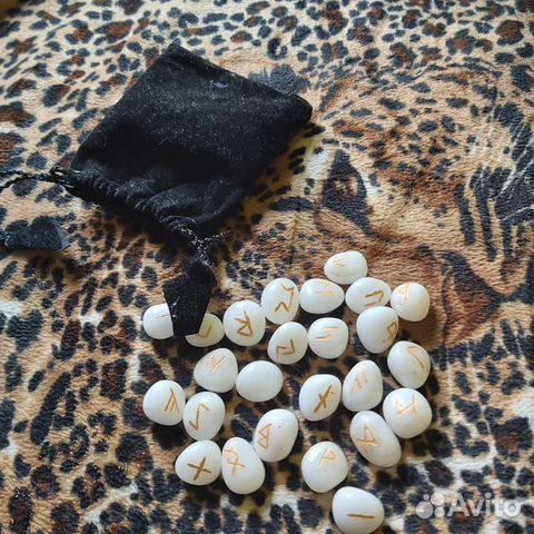 Руны из камня