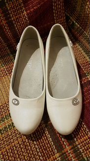 Туфли белые на каблучке