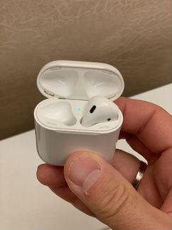 Apple airpods первые (без одного наушника)