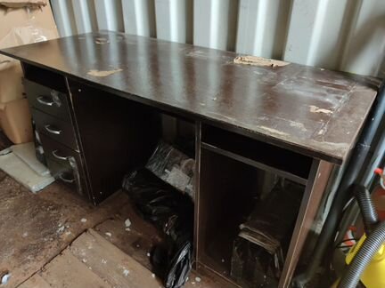 Компьютерный стол сильно б/у