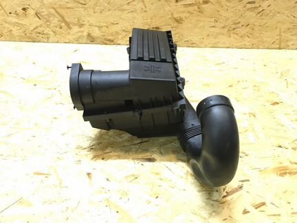 Корпус воздушного фильтра Skoda Superb седан cdab