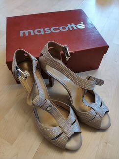 Босоножки на каблуке