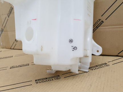 Бачок омывателя Toyota Rav4 45