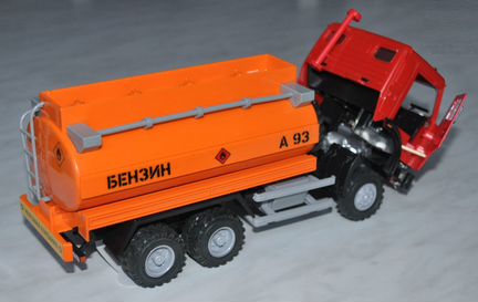 Машинка не металлическая камаз бензовоз 23см