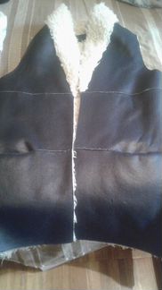 Жилетка с искусственным мехом бренда Зара