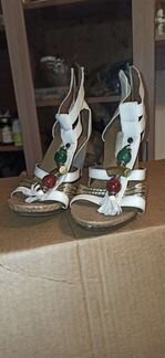 Продаю босоножки