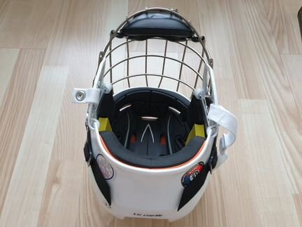 Шлем для хоккея