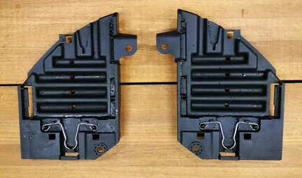 Кронштейн крепления фары L+R Land Rover Discovery