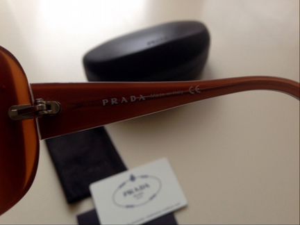 Стильные солнцезащитные очки Prada