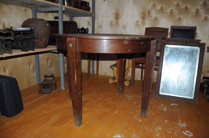 Столы деревянные