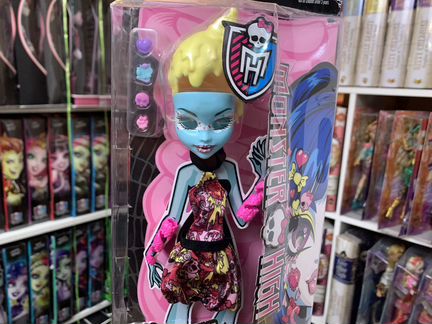 Спуки Суит монстры внутри М Хай аксы в коробке