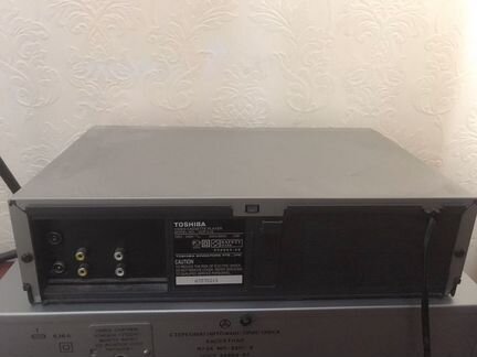 Видеомагнитофон toshiba