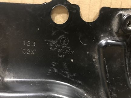 Кронштейн передней панели Volkswagen Tiguan 5N