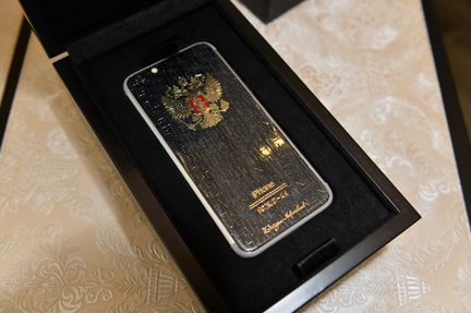 iPhone 6 Person One by Designa Individual