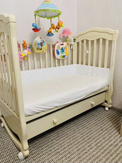 Кроватка и Комплект белья для детской кроватки