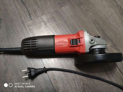 Makita M9508 720W