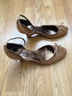 Продам туфли светло-коричневого цвета р. 40